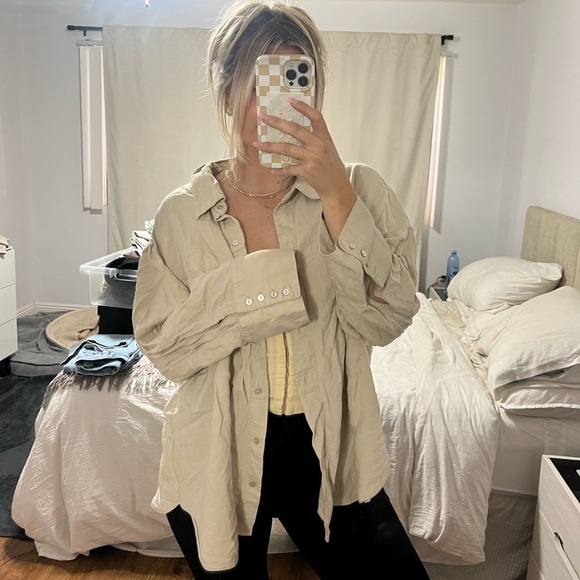 H&M BUTTON UP - Picture 9 of 10